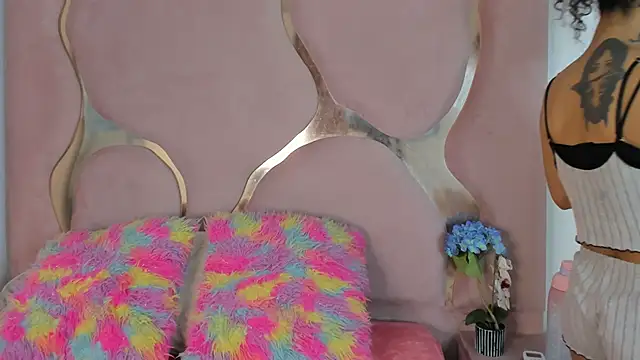 Snapshot of Milanxht chatting on 7, 11, 2025 Milanxht online show from 7, 11, 2025