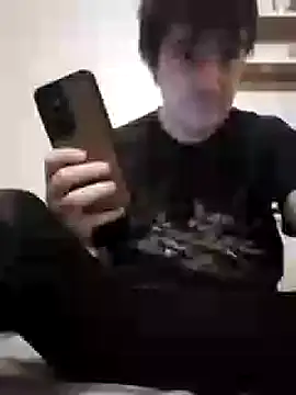 Snapshot of Loveme1902 chatting on 16, 12, 2024 Loveme1902 online show from 16, 12, 2024