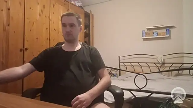 Snapshot of Loveme1902 chatting on 16, 4, 2026 Loveme1902 online show from 16, 4, 2026