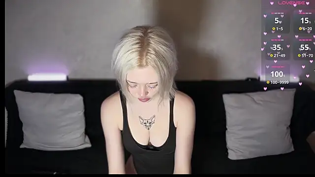 Snapshot of SusieEvans chatting on 14, 10, 2025 SusieEvans online show from 14, 10, 2025