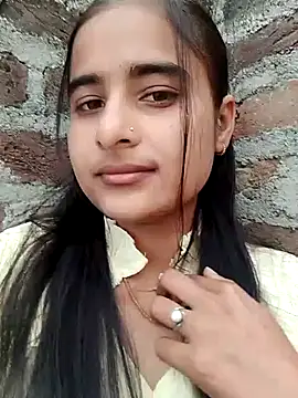 Snapshot of Cute-Nilam chatting on 1, 2, 2025 Cute-Nilam online show from 1, 2, 2025