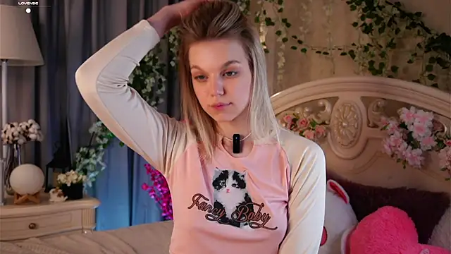 Snapshot of EdlinAlliston chatting on 13, 11, 2025 EdlinAlliston online show from 13, 11, 2025