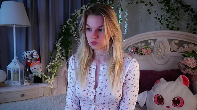 Snapshot of EdlinAlliston chatting on 24, 11, 2025 EdlinAlliston online show from 24, 11, 2025