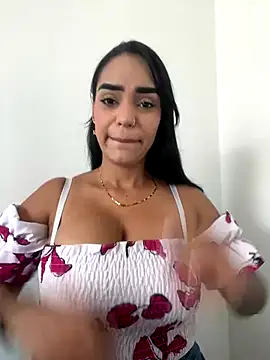 Snapshot of Sara-77 chatting on 8, 10, 2025 Sara-77 online show from 8, 10, 2025