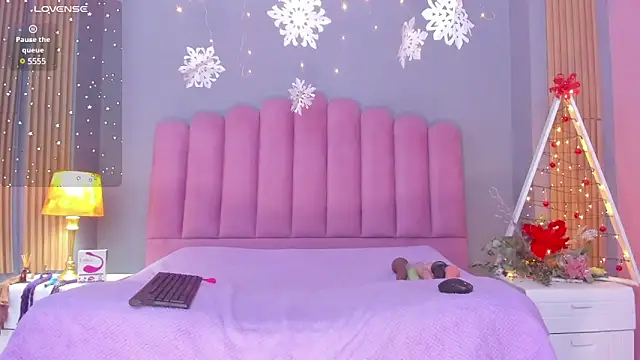 DevoniCollins online show from 12, 12, 2024