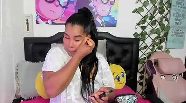 Snapshot of sensual-laura chatting on 13, 2, 2025 sensual-laura online show from 13, 2, 2025