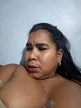 Snapshot of sensual-laura chatting on 1, 3, 2025 sensual-laura online show from 1, 3, 2025