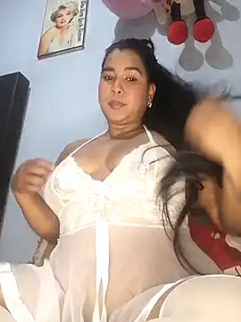 Snapshot of sensual-laura chatting on 22, 3, 2025 sensual-laura online show from 22, 3, 2025