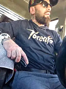Snapshot of Beardedtattood chatting on 12, 9, 2025 Beardedtattood online show from 12, 9, 2025