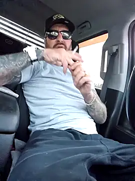 Snapshot of Beardedtattood chatting on 13, 9, 2025 Beardedtattood online show from 13, 9, 2025