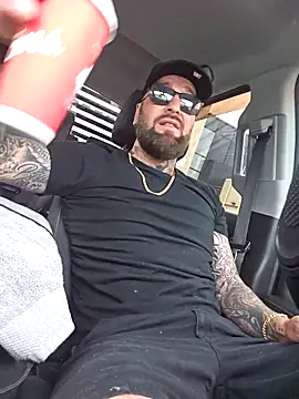 Snapshot of Beardedtattood chatting on 26, 9, 2025 Beardedtattood online show from 26, 9, 2025