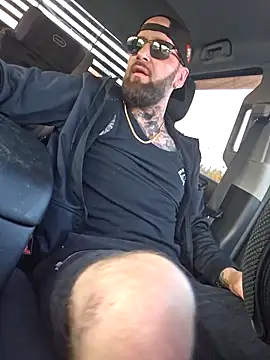 Snapshot of Beardedtattood chatting on 27, 9, 2025 Beardedtattood online show from 27, 9, 2025
