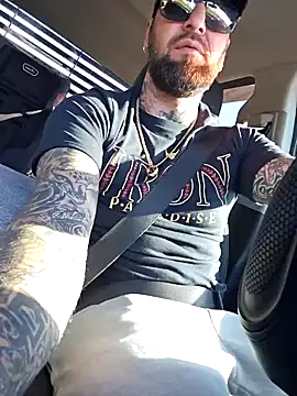 Snapshot of Beardedtattood chatting on 4, 10, 2025 Beardedtattood online show from 4, 10, 2025