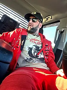 Snapshot of Beardedtattood chatting on 9, 10, 2025 Beardedtattood online show from 9, 10, 2025