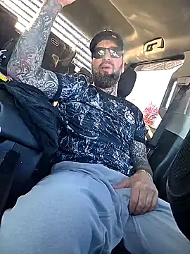 Snapshot of Beardedtattood chatting on 20, 10, 2025 Beardedtattood online show from 20, 10, 2025