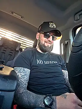 Snapshot of Beardedtattood chatting on 24, 10, 2025 Beardedtattood online show from 24, 10, 2025