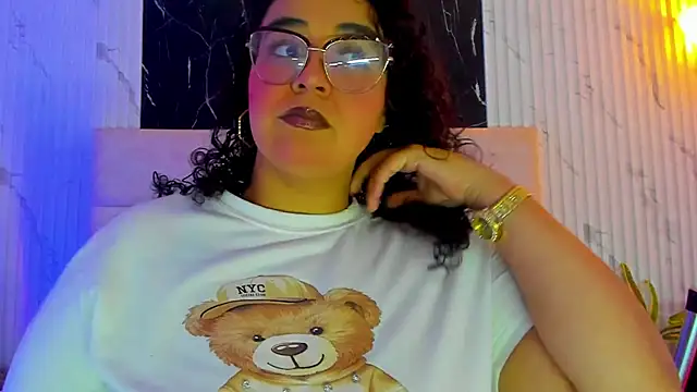 Snapshot of Reginavegaa chatting on 7, 5, 2026 Reginavegaa online show from 7, 5, 2026