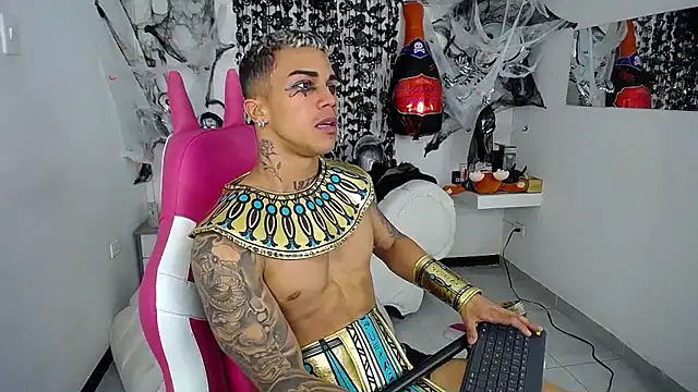 Snapshot of Leonard_Price chatting on 21, 10, 2025 Leonard Price online show from 21, 10, 2025