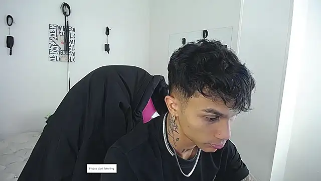 Snapshot of Leonard_Price chatting on 4, 4, 2026 Leonard Price online show from 4, 4, 2026