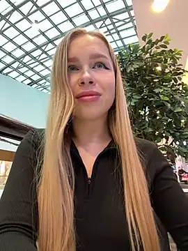 Snapshot of mur_girl chatting on 3, 12, 2024 mur girl online show from 3, 12, 2024