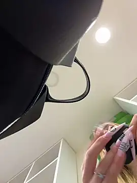 Snapshot of mur_girl chatting on 4, 12, 2024 mur girl online show from 4, 12, 2024