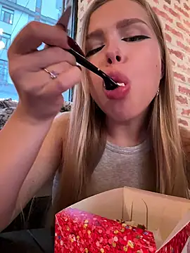 Snapshot of mur_girl chatting on 8, 12, 2024 mur girl online show from 8, 12, 2024