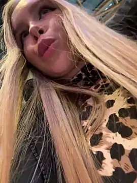 Snapshot of mur_girl chatting on 8, 1, 2025 mur girl online show from 8, 1, 2025