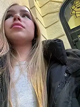 mur girl online show from 22, 2, 2025