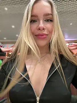 Snapshot of mur_girl chatting on 6, 3, 2025 mur girl online show from 6, 3, 2025