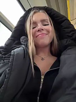 Snapshot of mur_girl chatting on 6, 3, 2025 mur girl online show from 6, 3, 2025