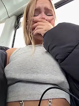 Snapshot of mur_girl chatting on 7, 3, 2025 mur girl online show from 7, 3, 2025