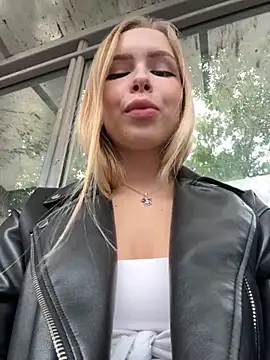 Snapshot of mur_girl chatting on 19, 9, 2025 mur girl online show from 19, 9, 2025