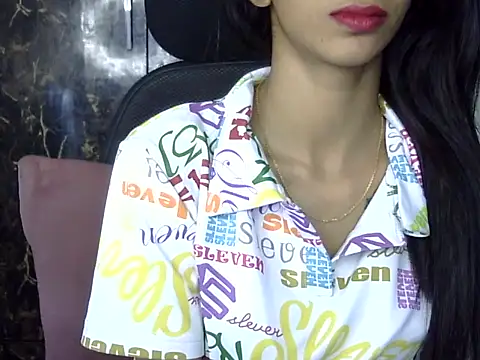 MAAYRA 09 online show from 30, 1, 2025