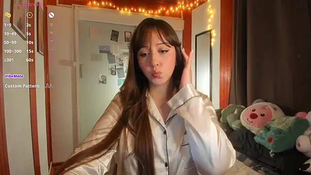 Snapshot of HeyTati chatting on 5, 7, 2026 HeyTati online show from 5, 7, 2026