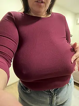 Snapshot of Your_Hot_Sister01 chatting on 8, 2, 2025 Your Hot Sister01 online show from 8, 2, 2025