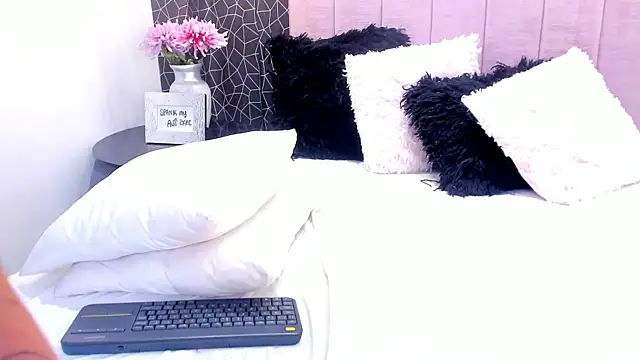 Snapshot of Violet_Grace chatting on 16, 1, 2025 Violet Grace online show from 16, 1, 2025