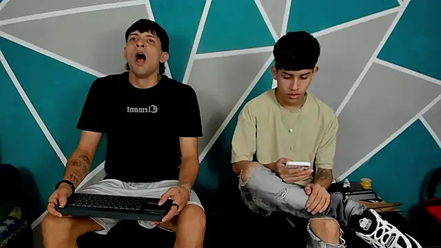 Snapshot of migueyalejo_teens chatting on 26, 9, 2025 migueyalejo teens online show from 26, 9, 2025