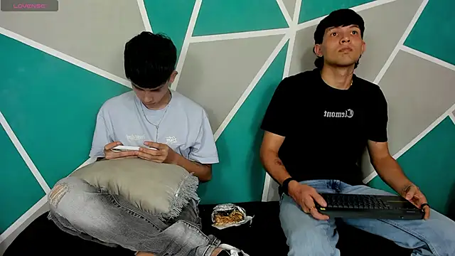 Snapshot of migueyalejo_teens chatting on 27, 9, 2025 migueyalejo teens online show from 27, 9, 2025