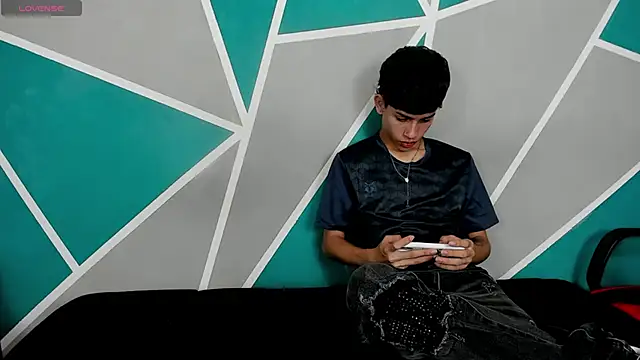 Snapshot of migueyalejo_teens chatting on 2, 10, 2025 migueyalejo teens online show from 2, 10, 2025