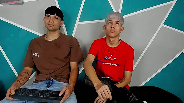 Snapshot of migueyalejo_teens chatting on 16, 10, 2025 migueyalejo teens online show from 16, 10, 2025