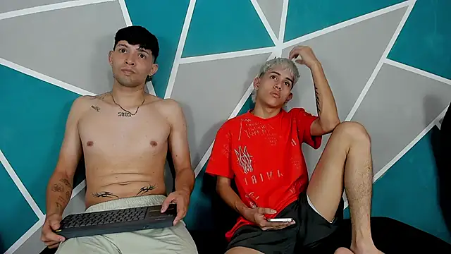 Snapshot of migueyalejo_teens chatting on 30, 10, 2025 migueyalejo teens online show from 30, 10, 2025