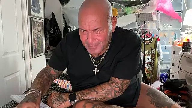 Snapshot of joeytatts66 chatting on 28, 9, 2025 joeytatts66 online show from 28, 9, 2025