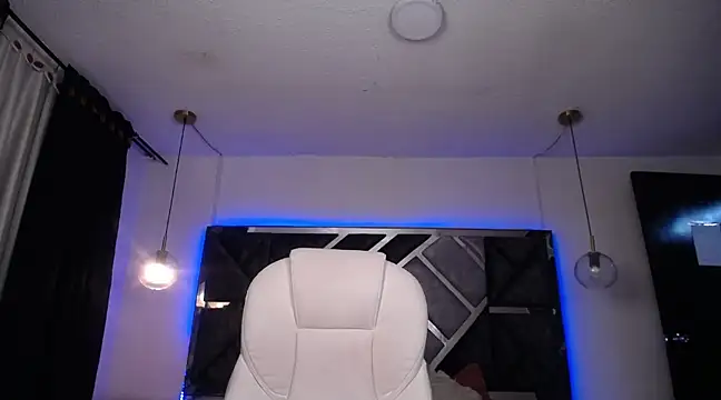 MIA YOURHOTTIE online show from 4, 2, 2025