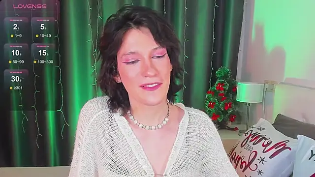 Snapshot of Kolette_Gray chatting on 4, 12, 2024 Kolette Gray online show from 4, 12, 2024