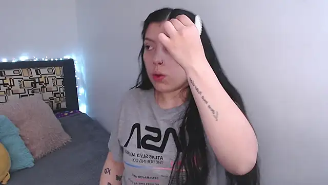 Snapshot of iam_emy chatting on 25, 10, 2025 iam emy online show from 25, 10, 2025