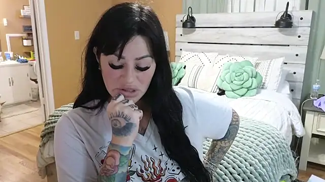 TexasTattooedHouseWife online show from 24, 10, 2025