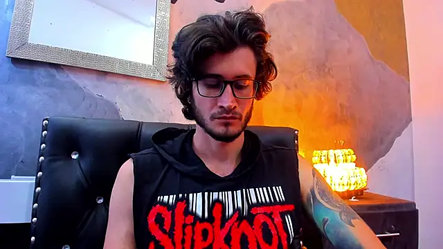 Loggan donnelly online show from 30, 12, 2024