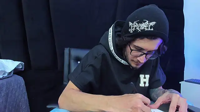 Loggan donnelly online show from 11, 1, 2025