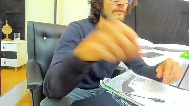 Loggan donnelly online show from 6, 3, 2025