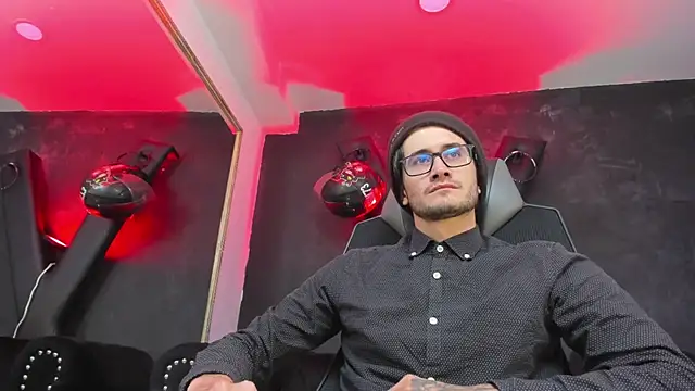 Loggan donnelly online show from 11, 9, 2025